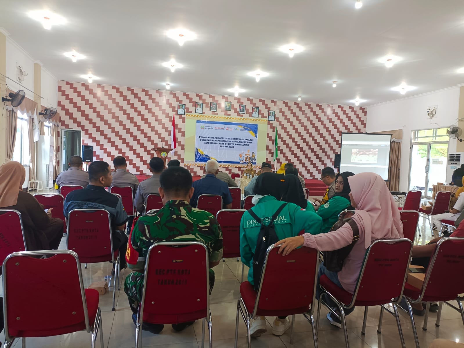 Sat Binmas Polresta Pontianak Hadiri Penguatan Peran Lintas Sektoral untuk Cegah Penelantaran Lansia dan Disabilitas