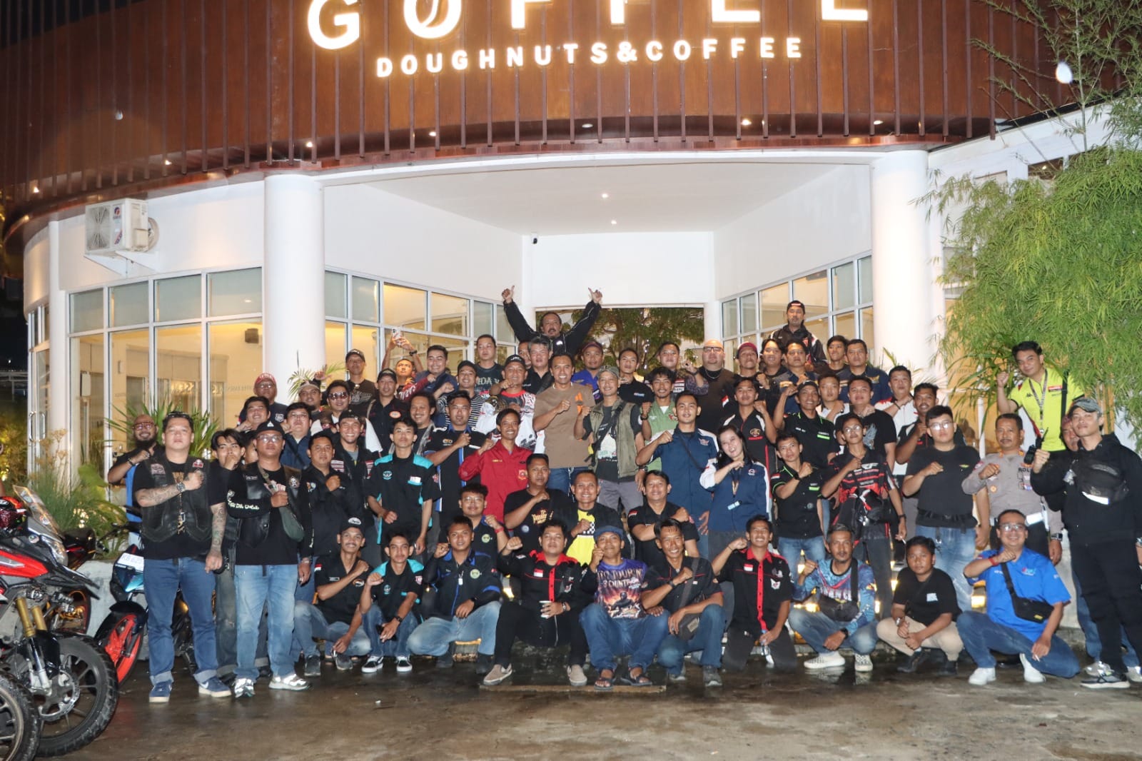 Kapolresta Pontianak Ngopi Bareng Komunitas Motor, Perkuat Sinergi Jaga Kamtibmas