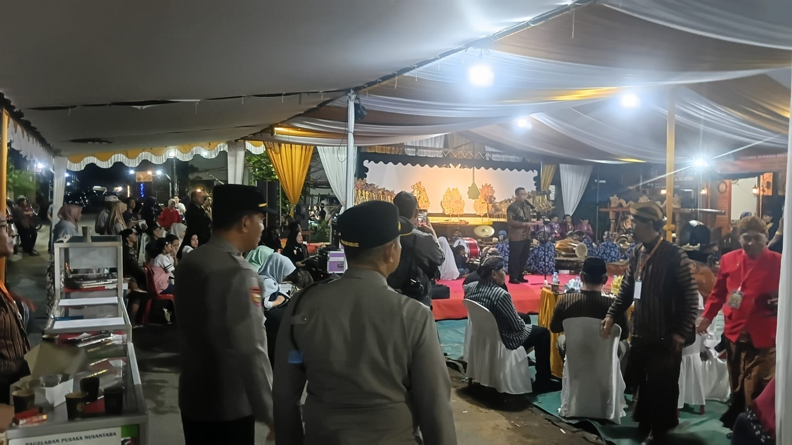 Wujud Kehadiran Polri di Tengah Warga, Patroli Enggang Selatan Monitoring Kegiatan Wayang Kulit
