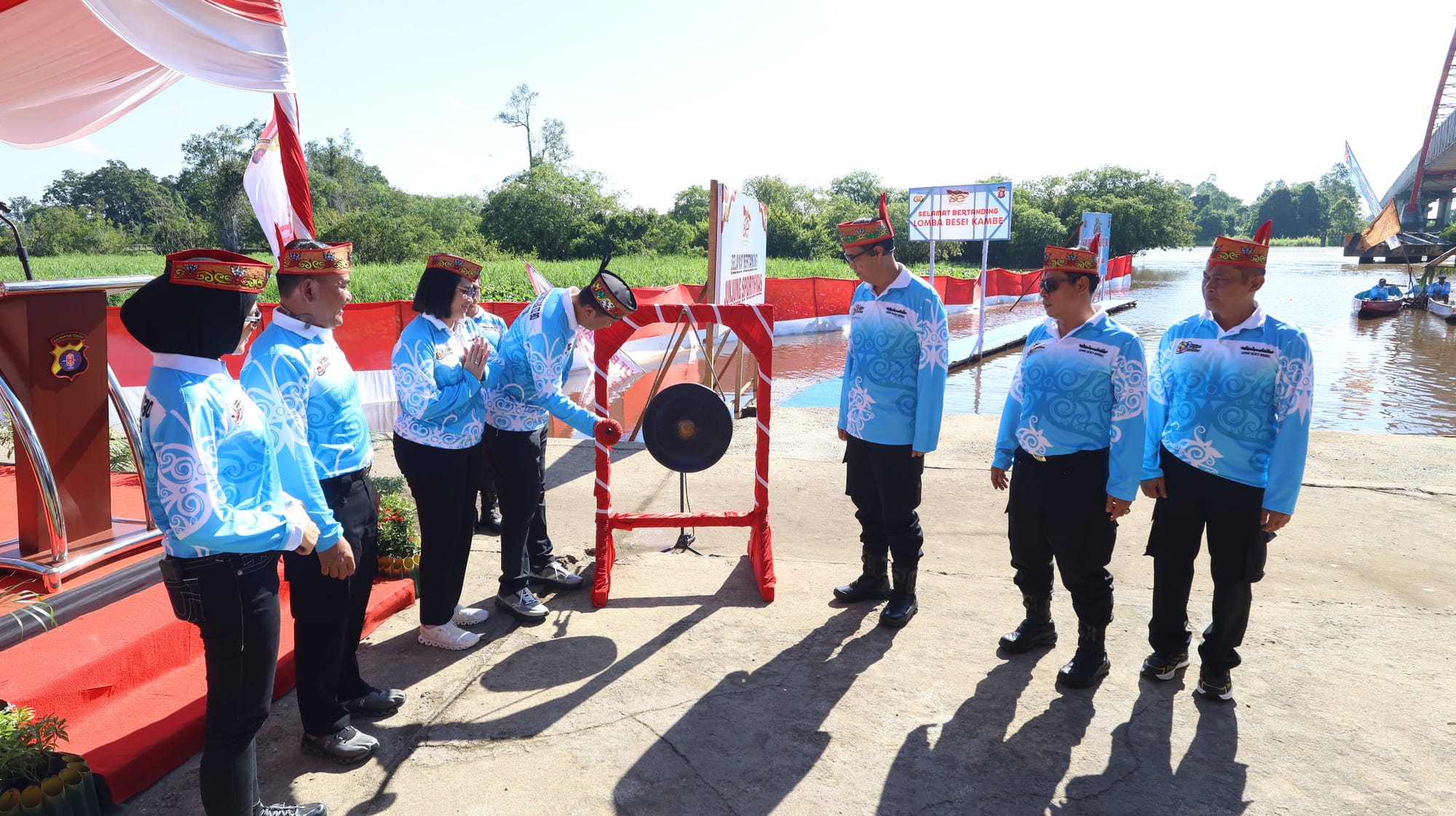 Lomba Besei Kambe Jadi Sarana Polda Kalteng Lestarikan Budaya Lokal Dimomen Hari Bhayangkara ke-80