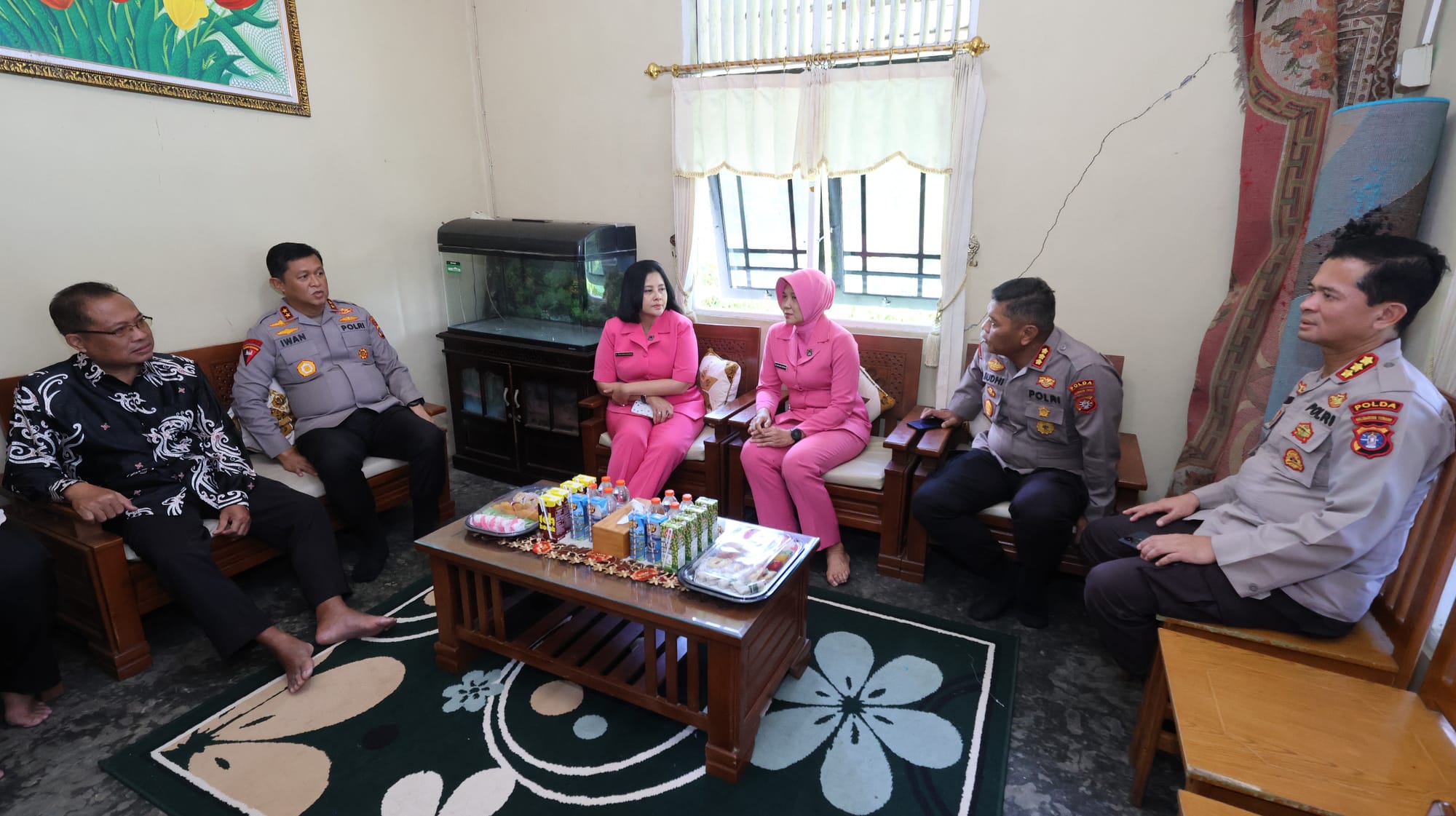 Anjangsana Hari Bhayangkara ke-80 Jadi Momen Pererat Silaturahmi Kapolda Kalteng dengan Purnawirawan Polri dan Anak Panti Asuhan