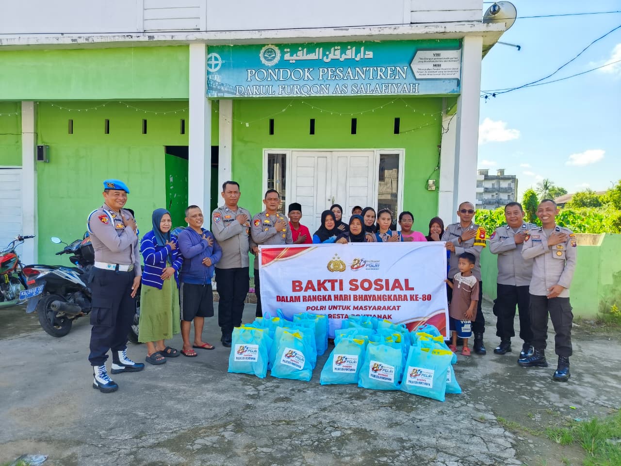 Peringati Hari Bhayangkara ke-80, Polresta Pontianak Bagikan 1.000 Paket Sembako kepada Masyarakat