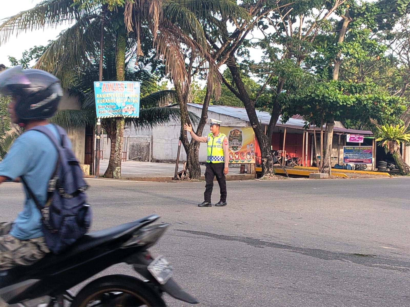 Polsek Pontianak Kota Gelar Pengaturan Lalu Lintas Pagi Demi Kelancaran Aktivitas Masyarakat
