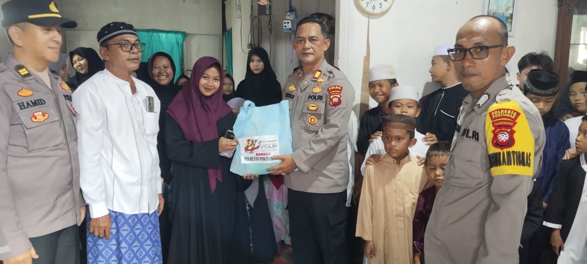 Kapolsek Pontianak Timur Salurkan Bansos ke Ponpes Azzahra dalam Rangka HUT Bhayangkara ke-80