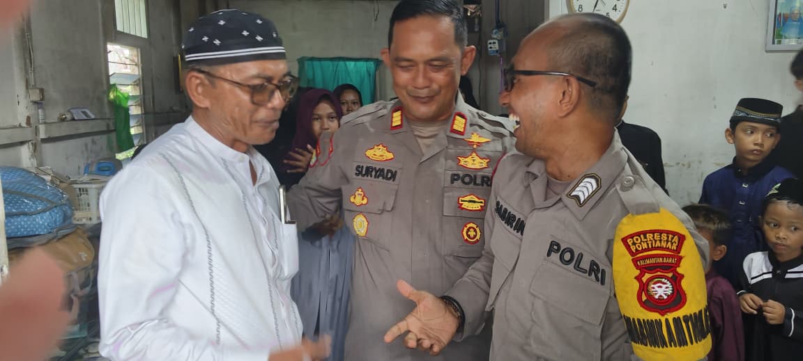 Sambut HUT Bhayangkara ke-80, Kapolsek Pontianak Timur Salurkan Bansos ke Ponpes Azzahra