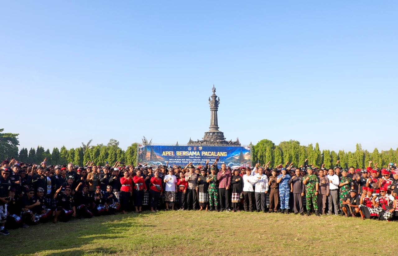 Kapolda Bali Pimpin Apel Siaga Kamtibmas, Satukan, Polri, TNI, Pecalang dan Masyarakat Bali Jaga Keamanan Pulau Dewata