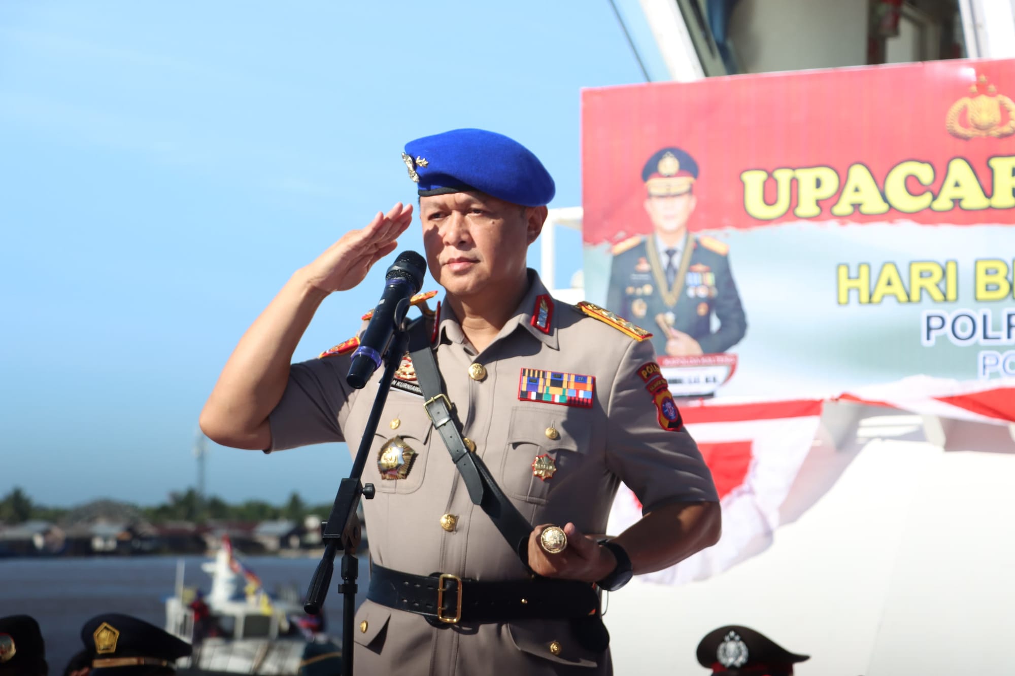 Kenang Semangat Juang Pahlawan, Polda Kalteng Laksanakan Upacara dan Tabur Bunga di DAS Kapuas
