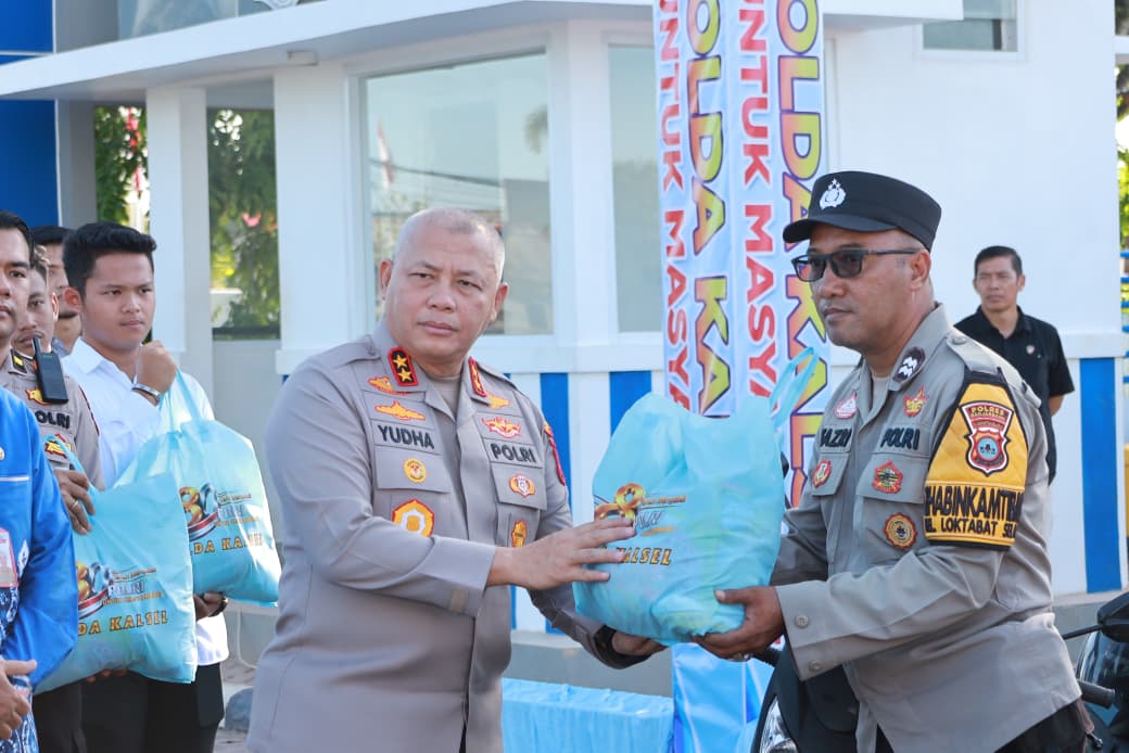 Sambut Hari Bhayangkara ke-80, Polda Kalsel Bagikan Ribuan Paket Sembako kepada Masyarakat