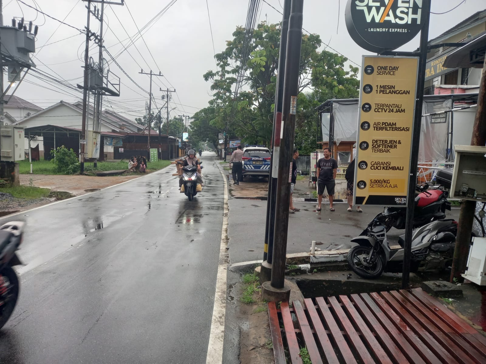 Hadir Berikan Pelayanan Prima, Satlantas Polresta Pontianak Tangani Kecelakaan Lalu Lintas di Jalan Ujung Pandang