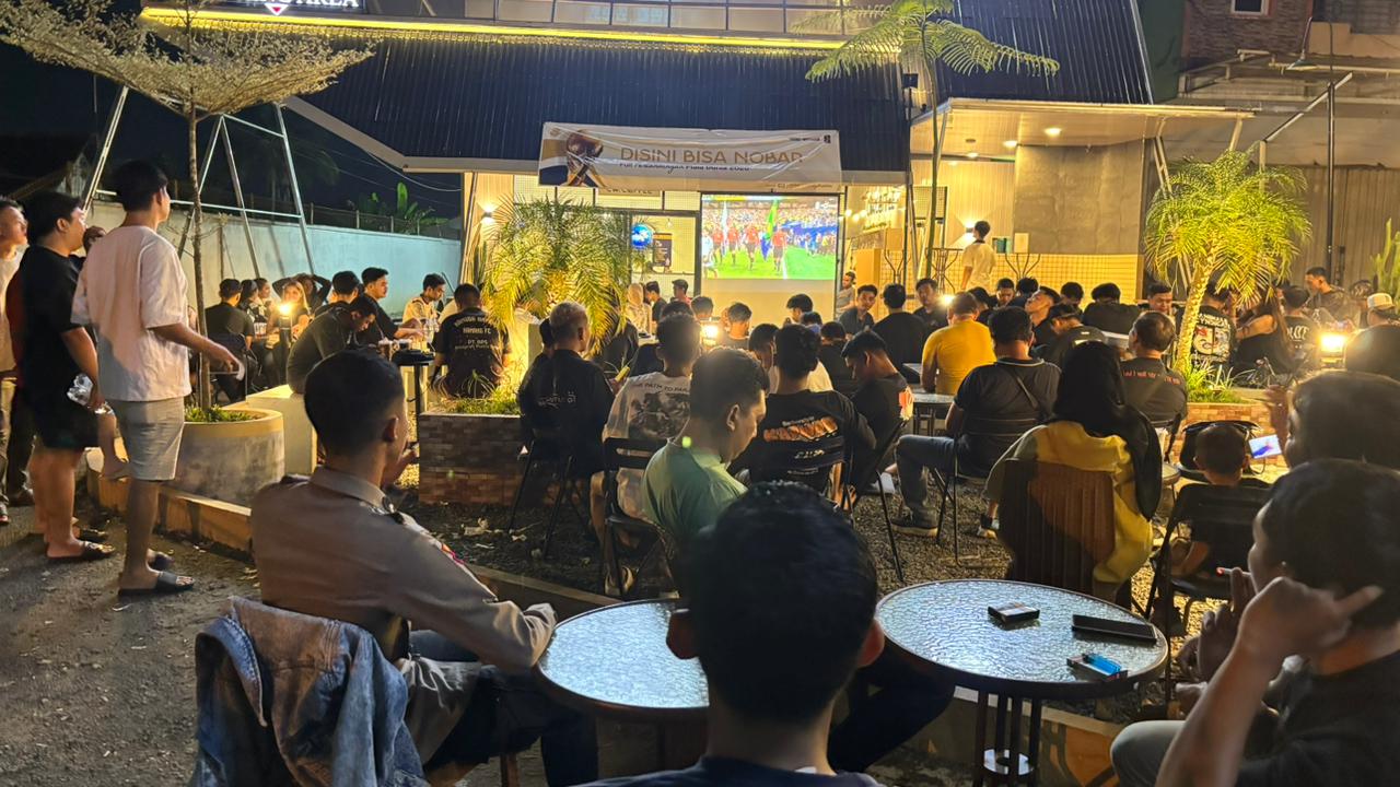 Polsek Pontianak Utara Gelar Nobar Piala Dunia 2026, Pererat Kebersamaan dengan Masyarakat