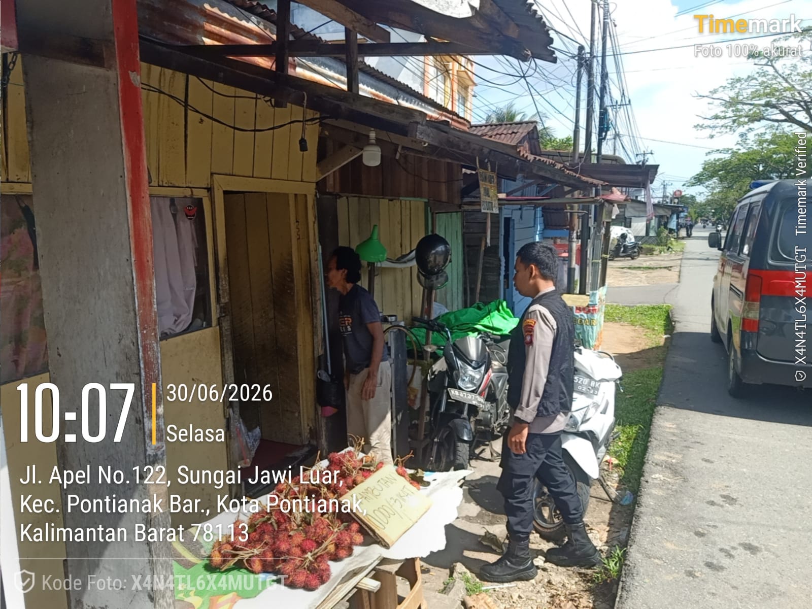 Antisipasi Pencurian pada Siang Hari, Personel Enggang Polsek Pontianak Barat Gelar Patroli Dialogis