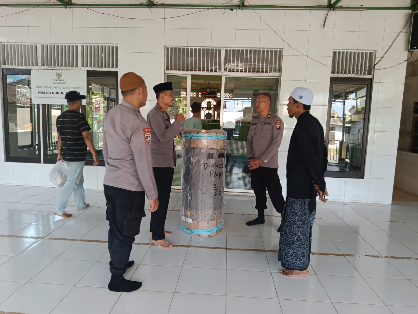 Wujud Kepedulian di HUT Bhayangkara ke-80, Kapolsek Pontianak Barat Bersama Personel Laksanakan Bhakti Religi
