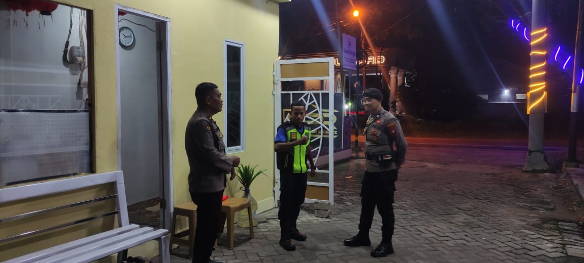 Patroli Enggang Polsek Pontianak Kota Sambangi Satpam Golden Platinum Residence, Sampaikan Imbauan Kamtibmas