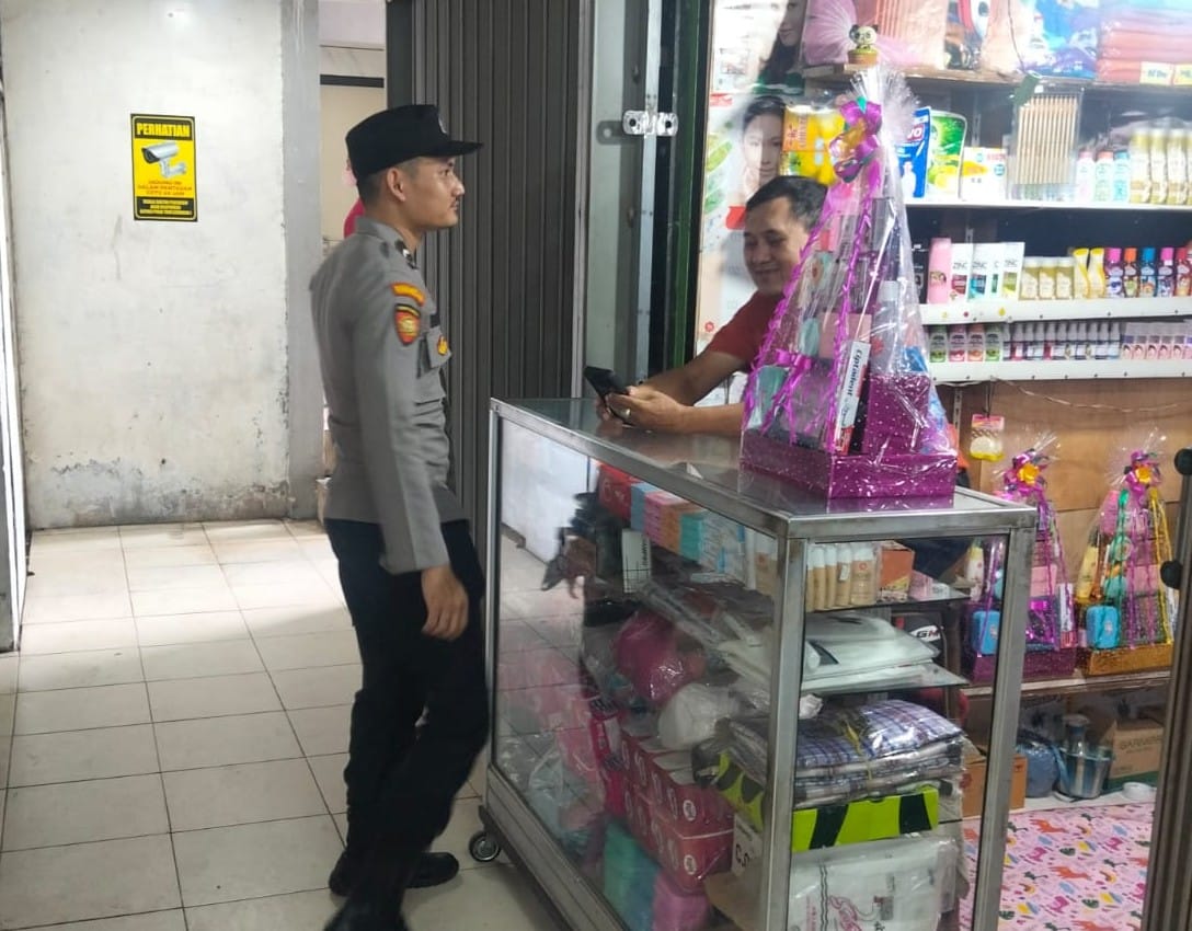 Patroli Enggang Polsek Pontianak Kota Sambangi Mal Pelayanan Publik dan Kapuas Indah, Sampaikan Imbauan Kamtibmas