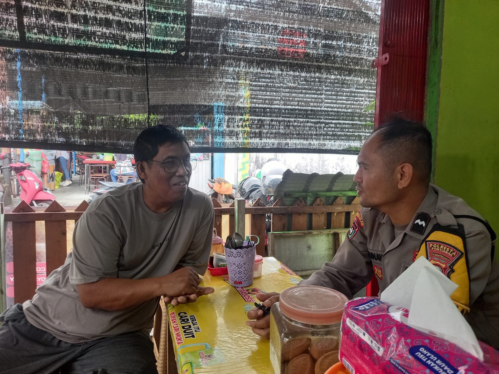 Perkuat Sinergitas, Bhabinkamtibmas Sungai Jawi Dalam Ajak Warga Waspada Pencurian dan Gangguan Kamtibmas