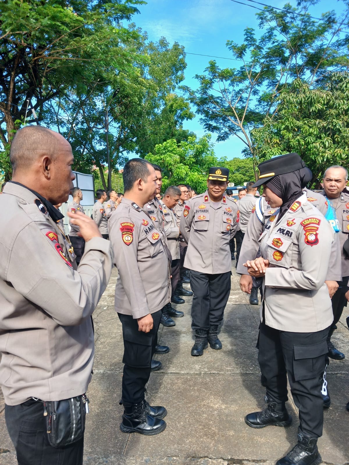 Pastikan Penampilan dan Kedisiplinan Personel, Kapolsek Pontianak Selatan Gelar Pemeriksaan Sikap Tampang