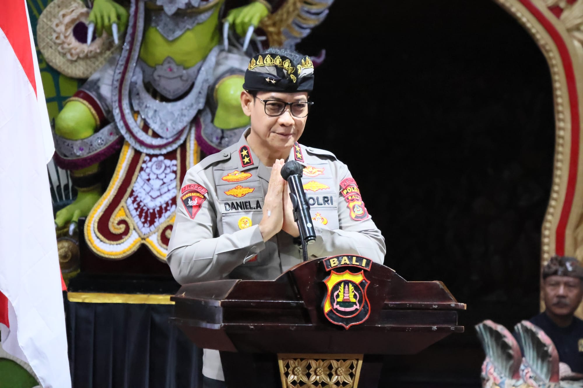 Semarak Hari Bhayangkara ke-80, Polda Bali Gelar Penampilan Wayang Cenk Blong