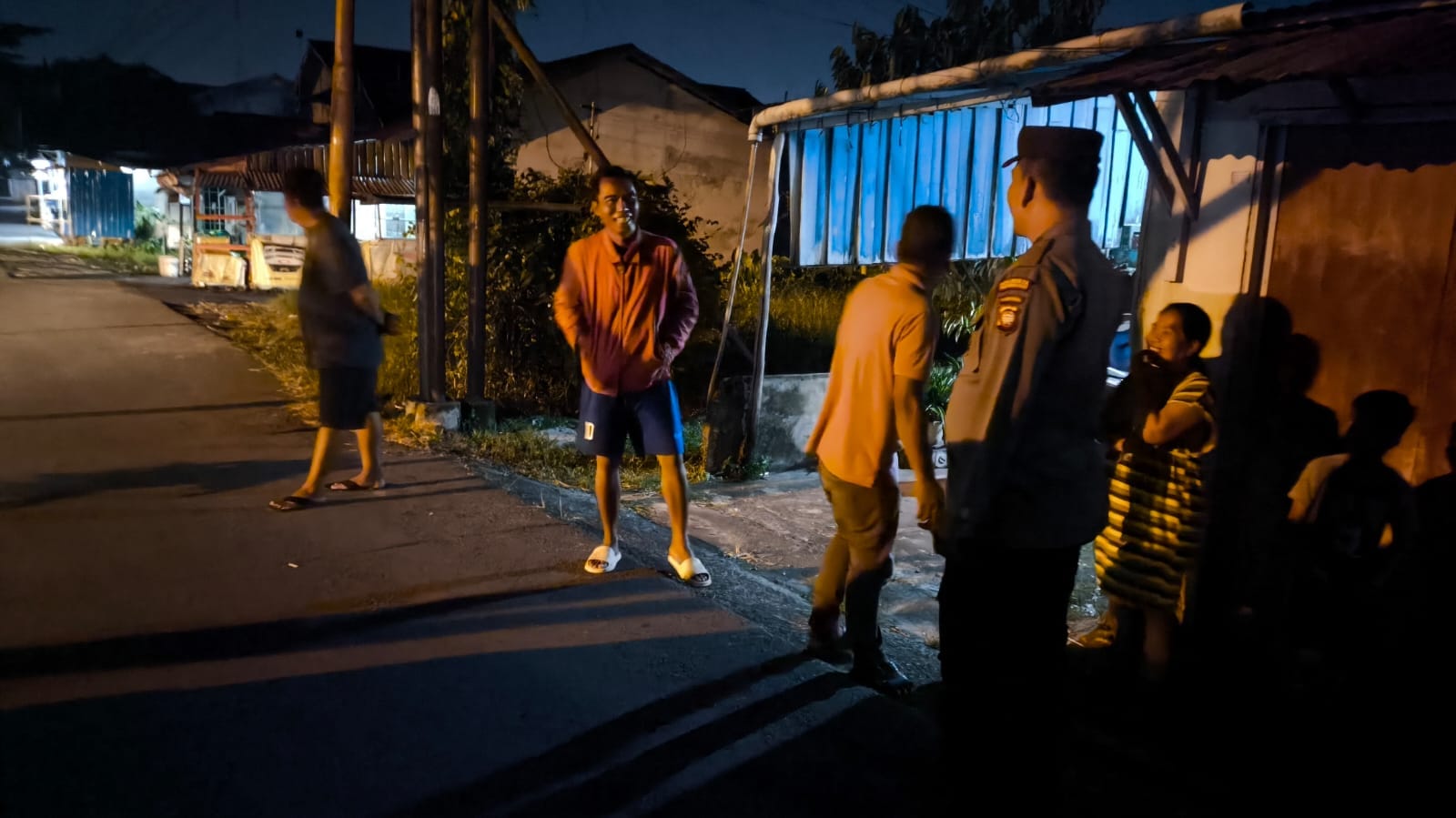 Patroli Enggang Polsek Pontianak Kota Mediasi Perselisihan Keluarga Usai Terima Laporan Call Center 110