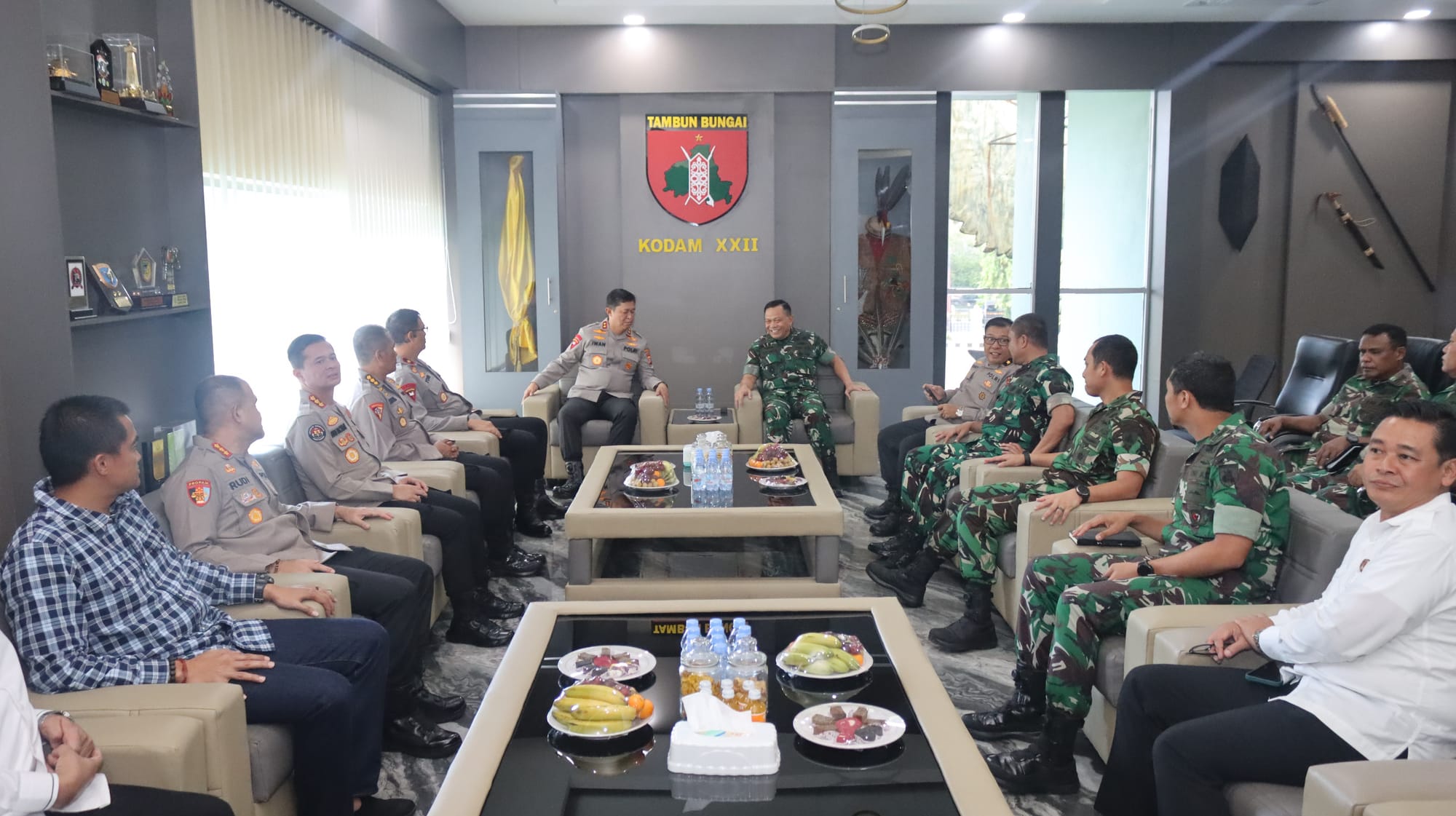 Kapolda Kalteng Jalin Silaturahmi dengan Pangdam XXII/Tambun Bungai, Perkokoh Soliditas TNI-Polri