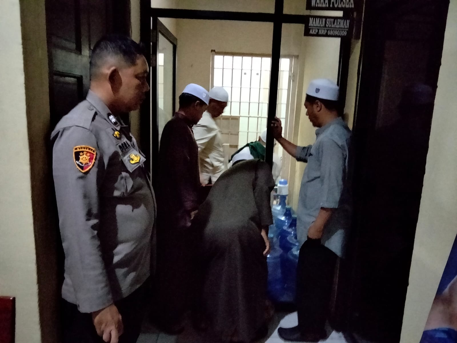 Perkuat Pembinaan Mental, Anggota Jaga Mako Polsek Pontianak Timur Dampingi Kegiatan Tausiyah Tahanan