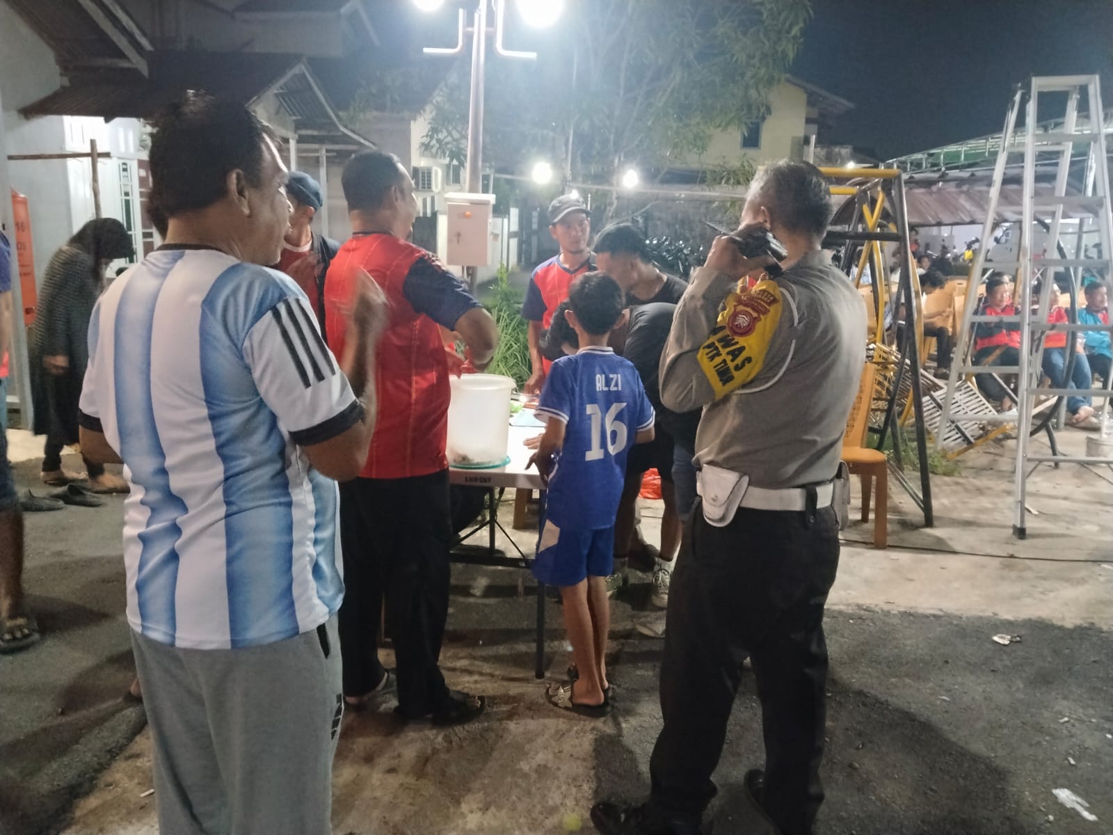 Lewat Nobar Final Piala Dunia 2026, Kapolsek Pontianak Timur Perkuat Sinergi dan Silaturahmi dengan Masyarakat