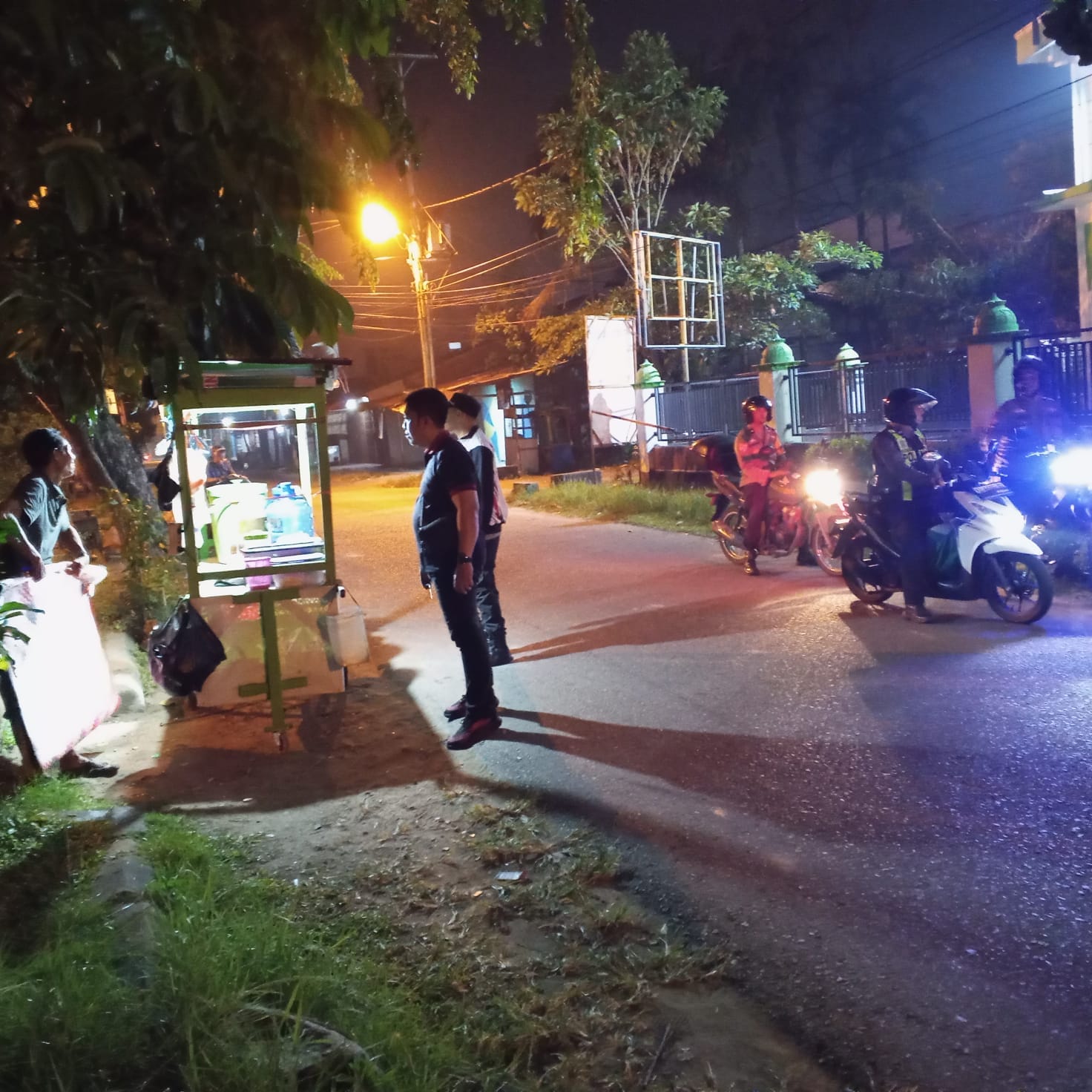 Jaga Keamanan Akhir Pekan, Personel Polsek Pontianak Barat Gelar Patroli Rutin Malam Minggu