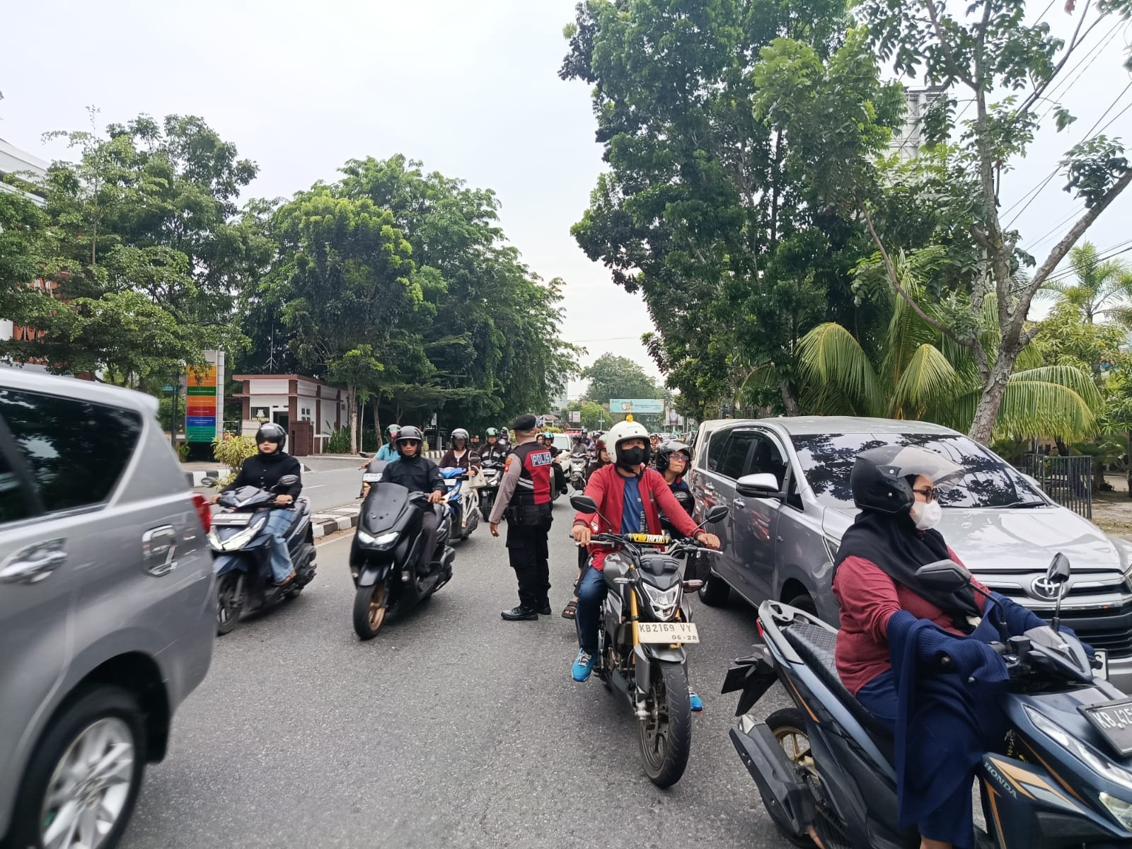 Antisipasi Panic Buying BBM, Polsek Pontianak Kota Siagakan Personel di Delapan SPBU