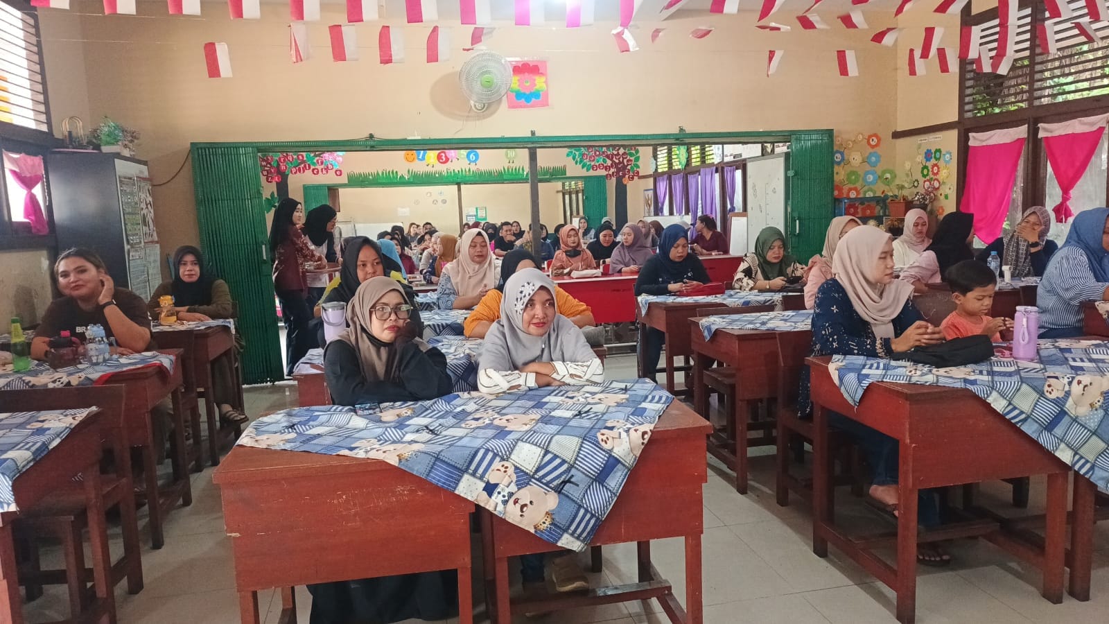 Melalui Sosialisasi Kurikulum 2026, Bhabinkamtibmas Siantan Hilir Ajak Warga Sekolah Wujudkan Lingkungan yang Aman dan Kondusif