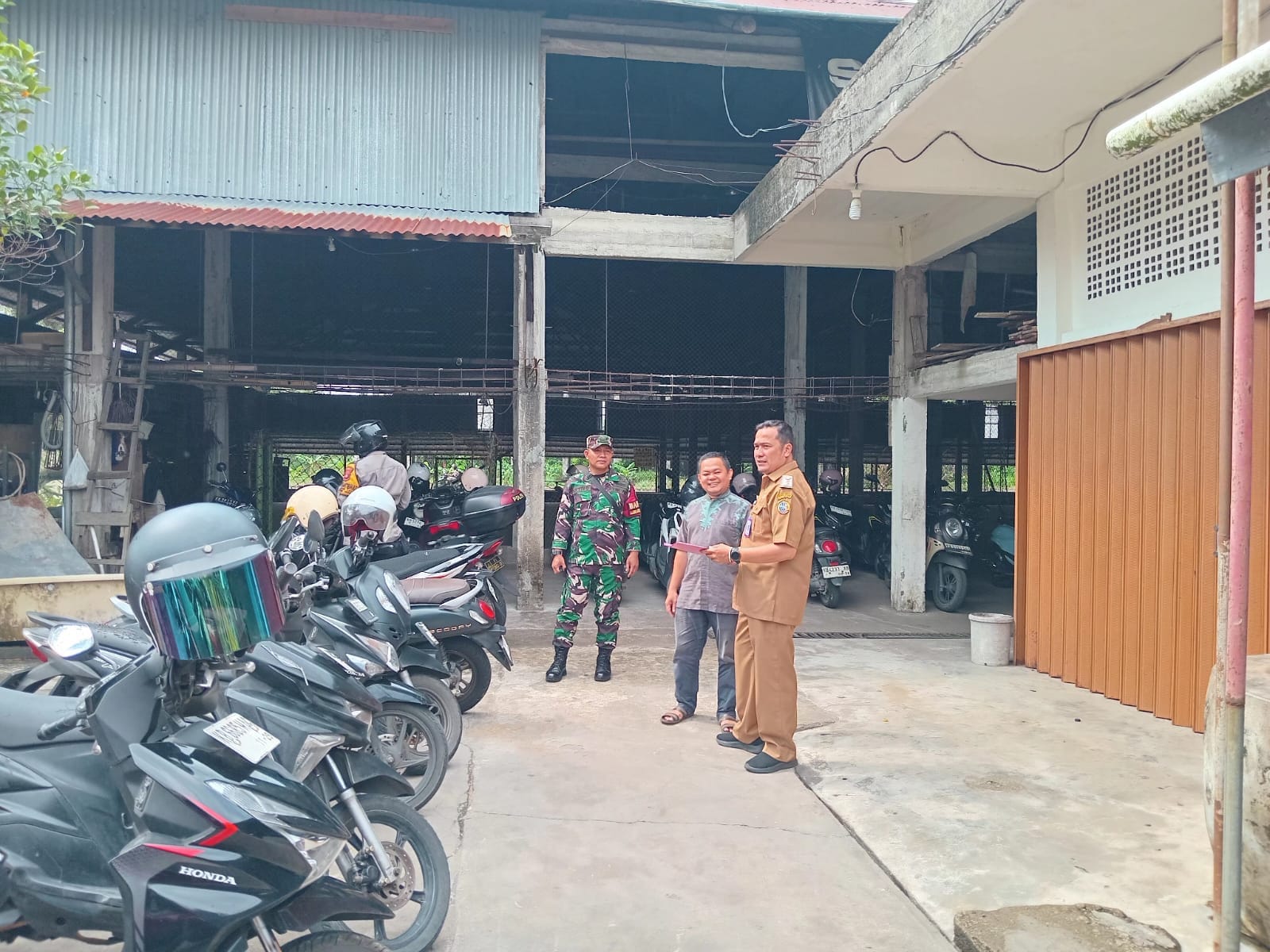 Sambut Hari Kemerdekaan, Tiga Pilar Kelurahan Bansir Laut Gencarkan Imbauan Pemasangan Bendera Merah Putih