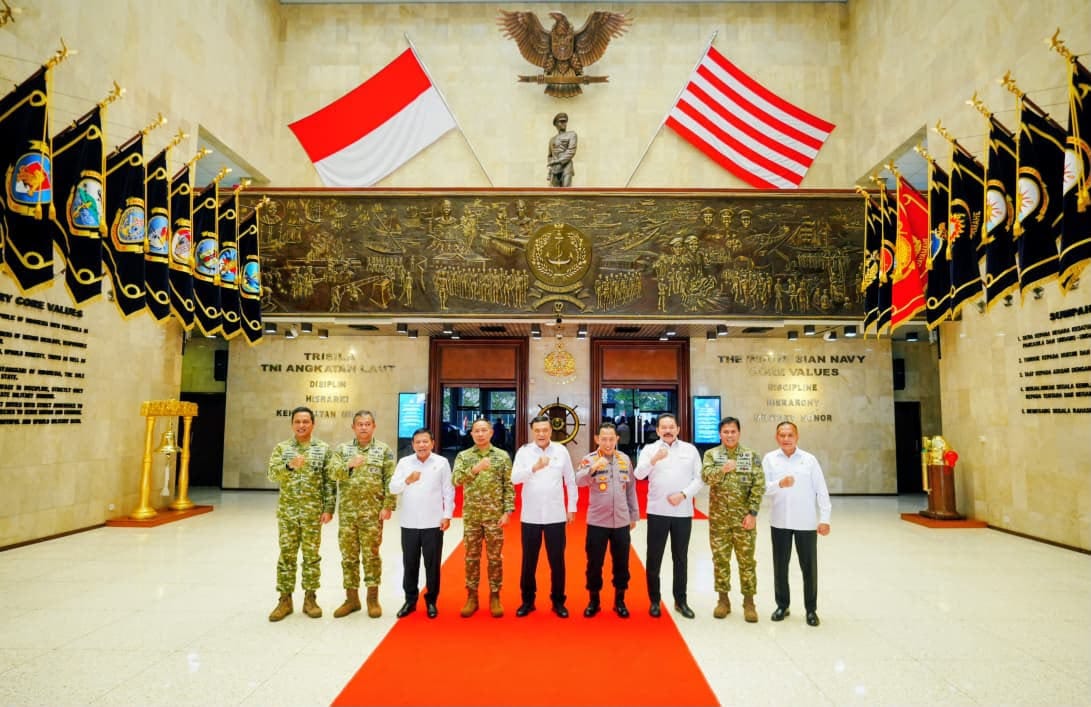 Perkuat Kebersamaan Antar-Lembaga, Kapolri Hadiri Pertemuan Bersama Menko Polkam di Mabes TNI AL