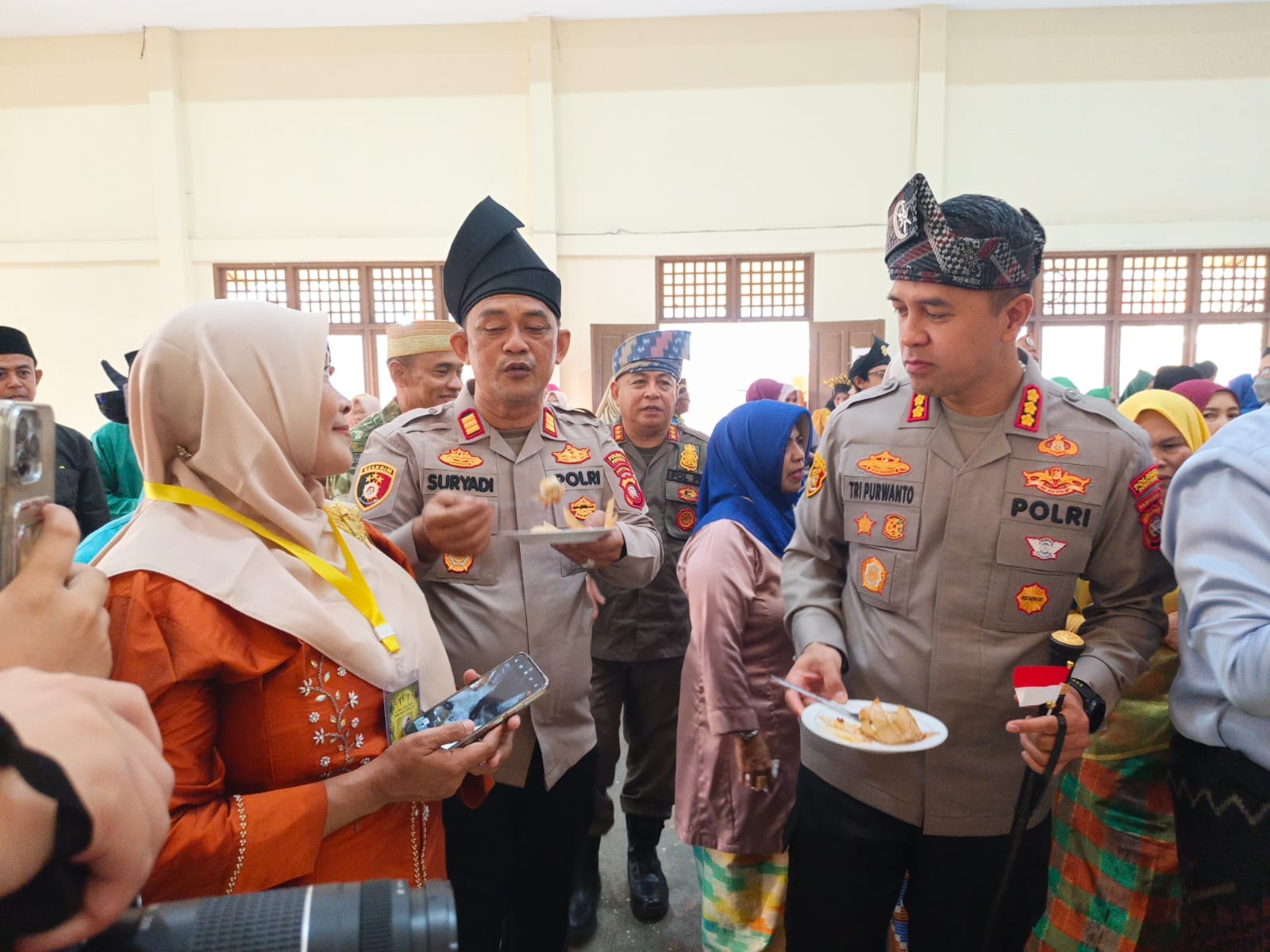Kapolsek Pontianak Timur Pimpin Pengamanan Kegiatan Robo-Robo di Banjar Serasan