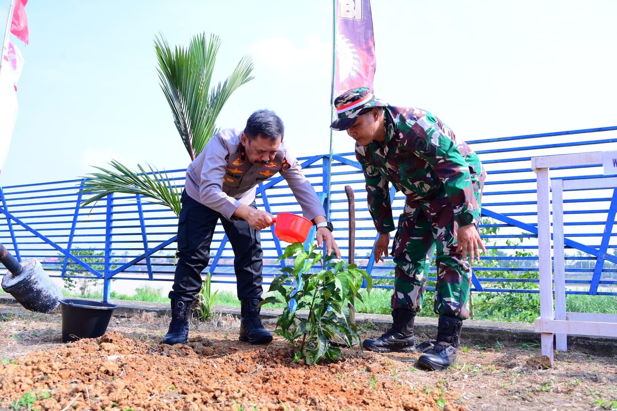 Jaga Kelestarian Lingkungan, Polda Jambi Dukung Gerakan Tanam Bambu dan Pohon Produktif