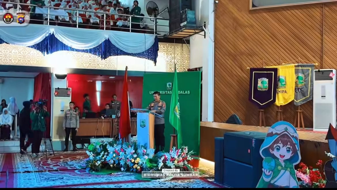 Perkuat Karakter dan Wawasan, Wakapolda Sumbar Beri Pembekalan kepada Mahasiswa Baru UNAND
