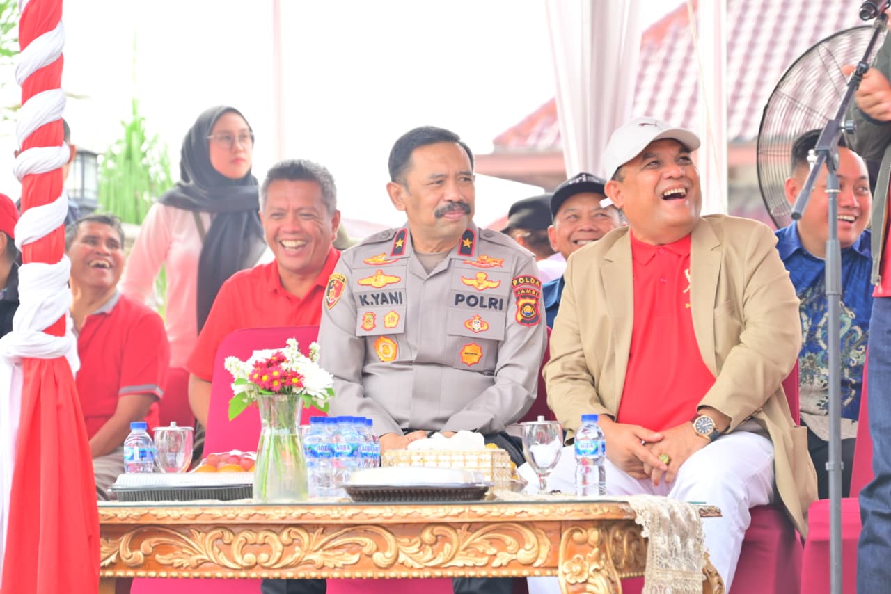 Wakapolda Jambi Saksikan Pawai Pembangunan dan Karnaval Kemerdekaan RI ke-81