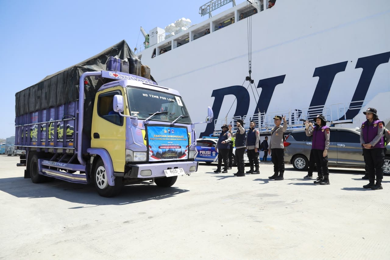 Bantuan Kemanusiaan Tiba di Labuan Bajo, Polda Jateng Kirim 12 Truk untuk Warga Terdampak Gempa