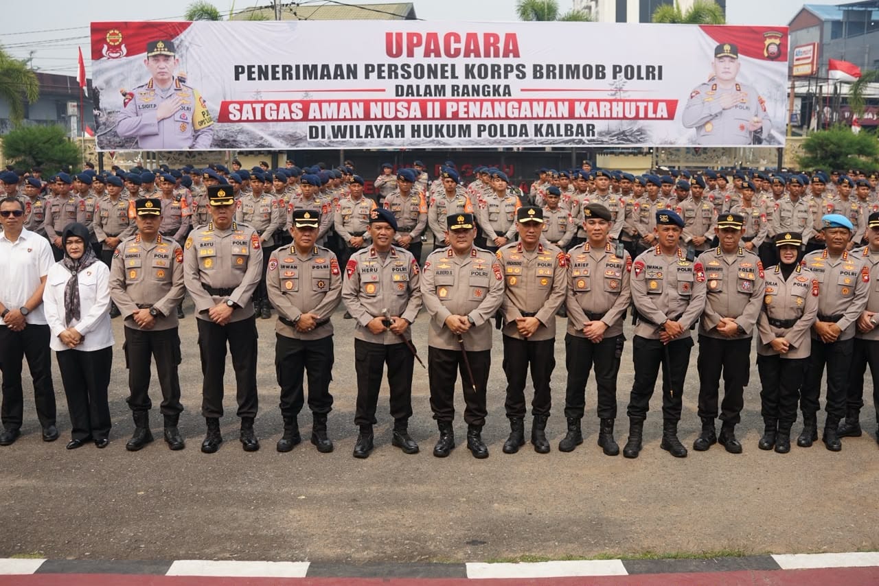 Terima 300 Personel BKO Brimob untuk Atasi Karhutla, Kapolda Kalbar : Laksanakan Tugas Dengan Maksimal, Utamakan Keselamatan, dan Penuh Keihklasan