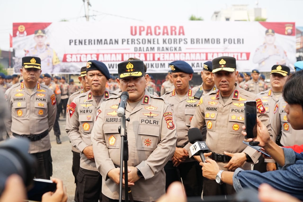 Terima 300 Personel BKO Brimob Tangani Karhutla, Kapolda Kalbar: Utamakan Keselamatan dan Laksanakan Tugas dengan Maksimal