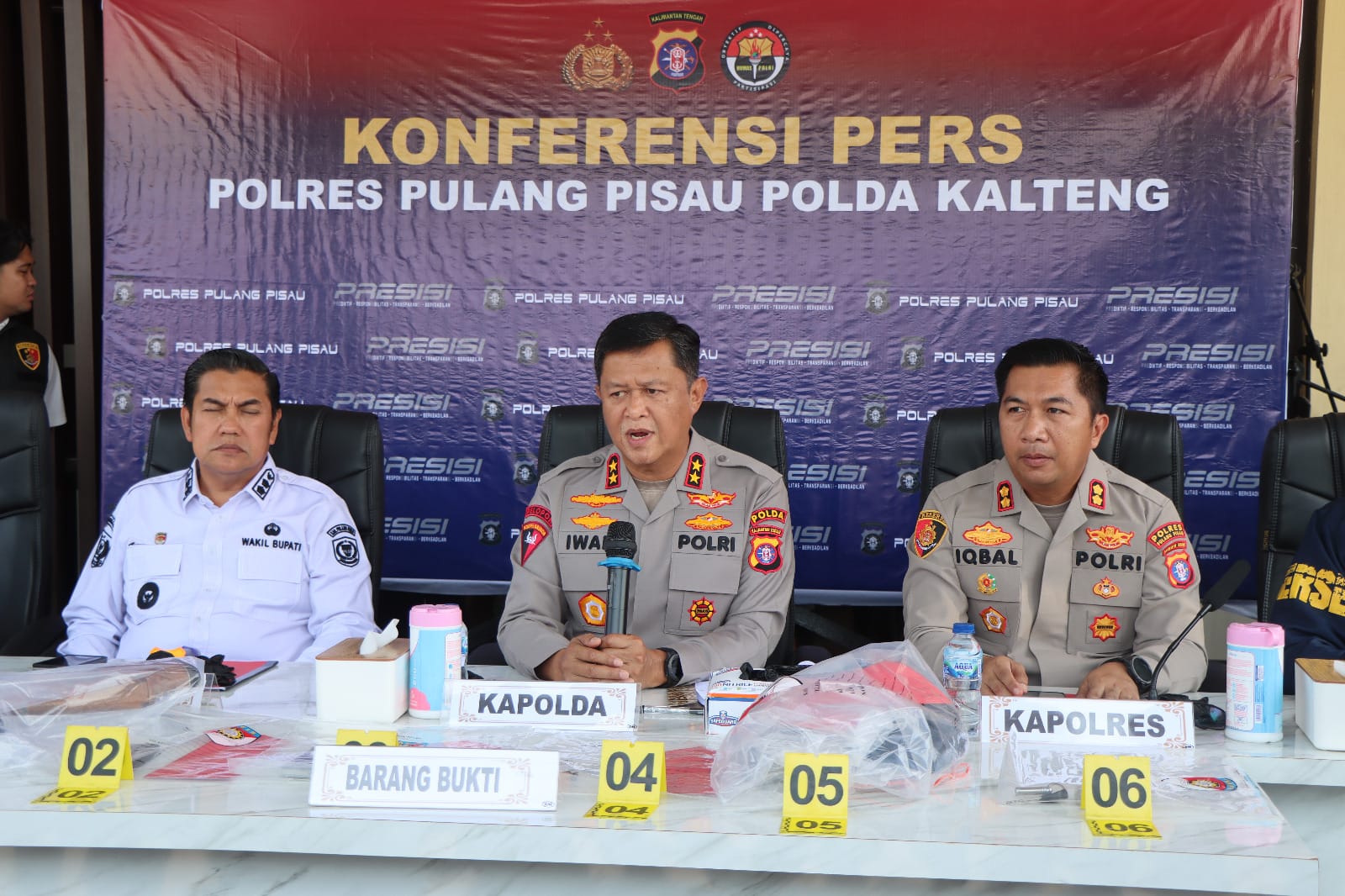 Konferensi Pers Kapolda Kalteng Ungkap 2 Pelaku Karhutla di Pulang Pisau, Bakar 12 Titik Lahan dan Ancam Saksi dengan Senapan Angin