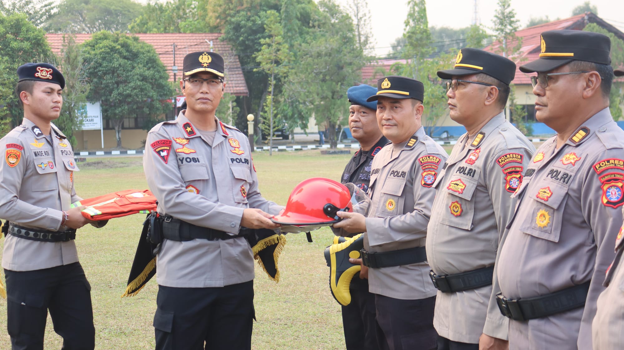 Terima 48 Personel BKO Satgas Edukasi Karhutla Lemdiklat Polri dan Bantuan Sarpras Kapolri, Polda Kalteng Perkuat Penanganan Karhutla