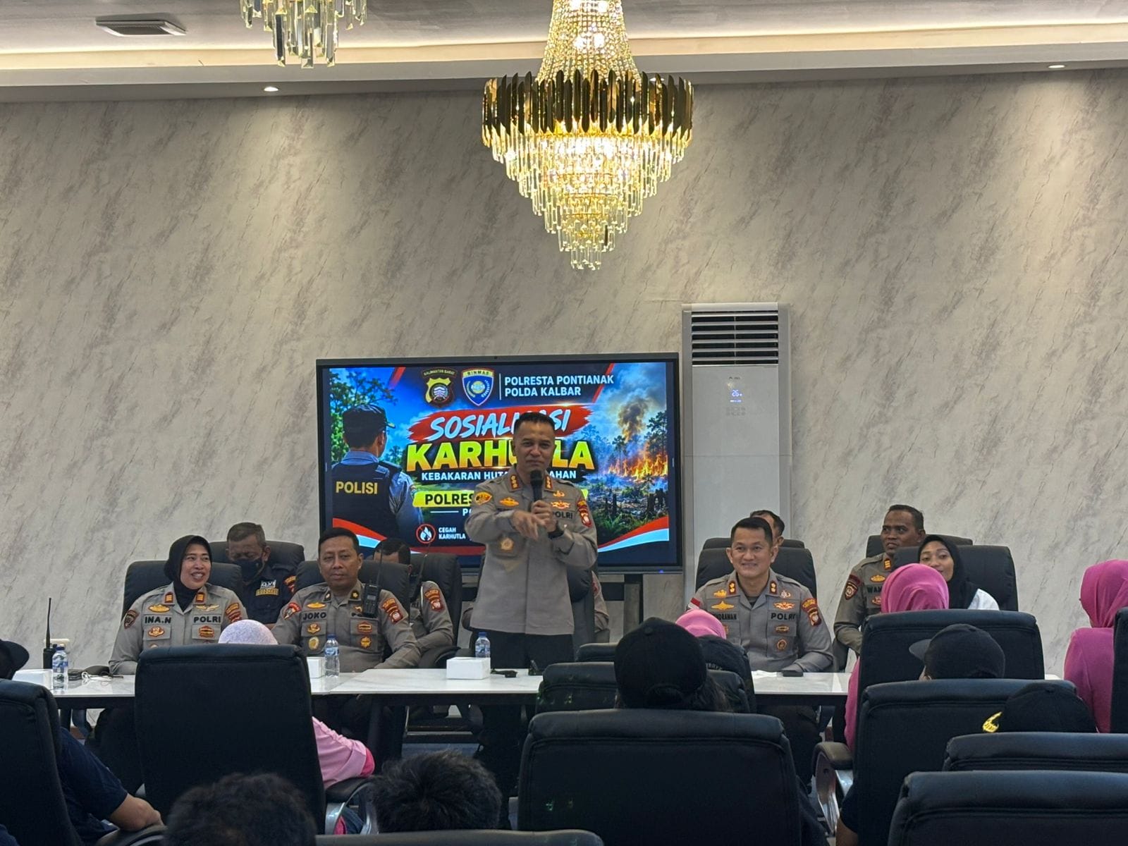 Peduli Kesehatan di Tengah Kabut Asap, Polresta Pontianak Gelar Sosialisasi Karhutla dan Buka Posko Pelayanan Kesehatan