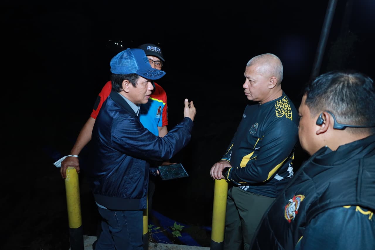 Cegah Api Bawah Tanah, Kapolda Kalsel Bersama Wamenko Pangan Cek Irigasi Pembasahan Gambut Guntung Damar