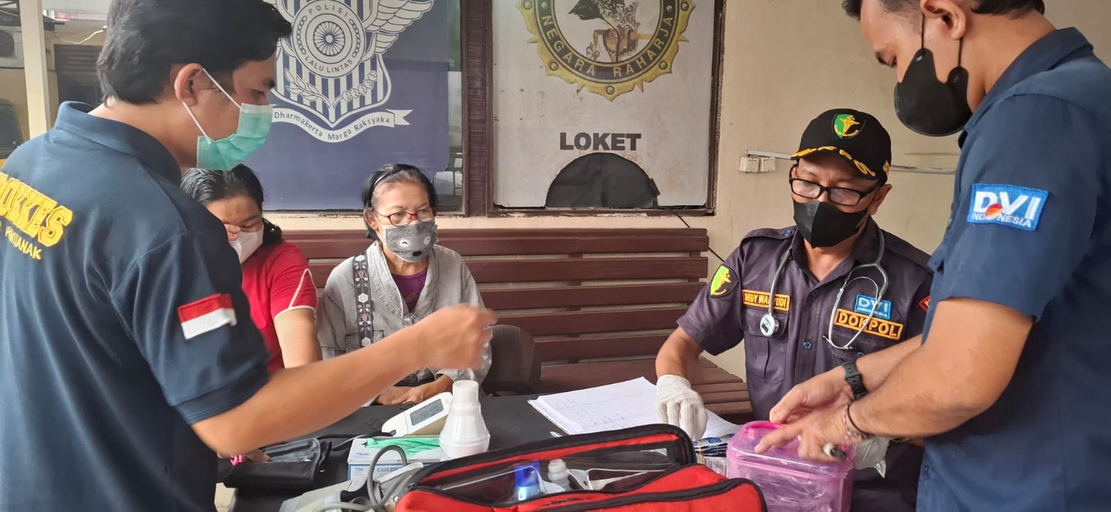 Polresta Pontianak Berikan Pelayanan Kesehatan kepada Warga Terdampak Kabut Asap Karhutla
