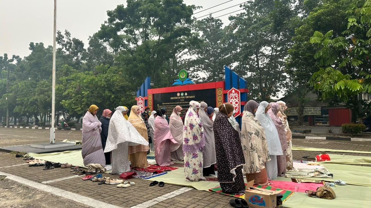 Kapolresta Pontianak Hadiri Sholat Istisqa Bersama Civitas Akademika dan Masyarakat