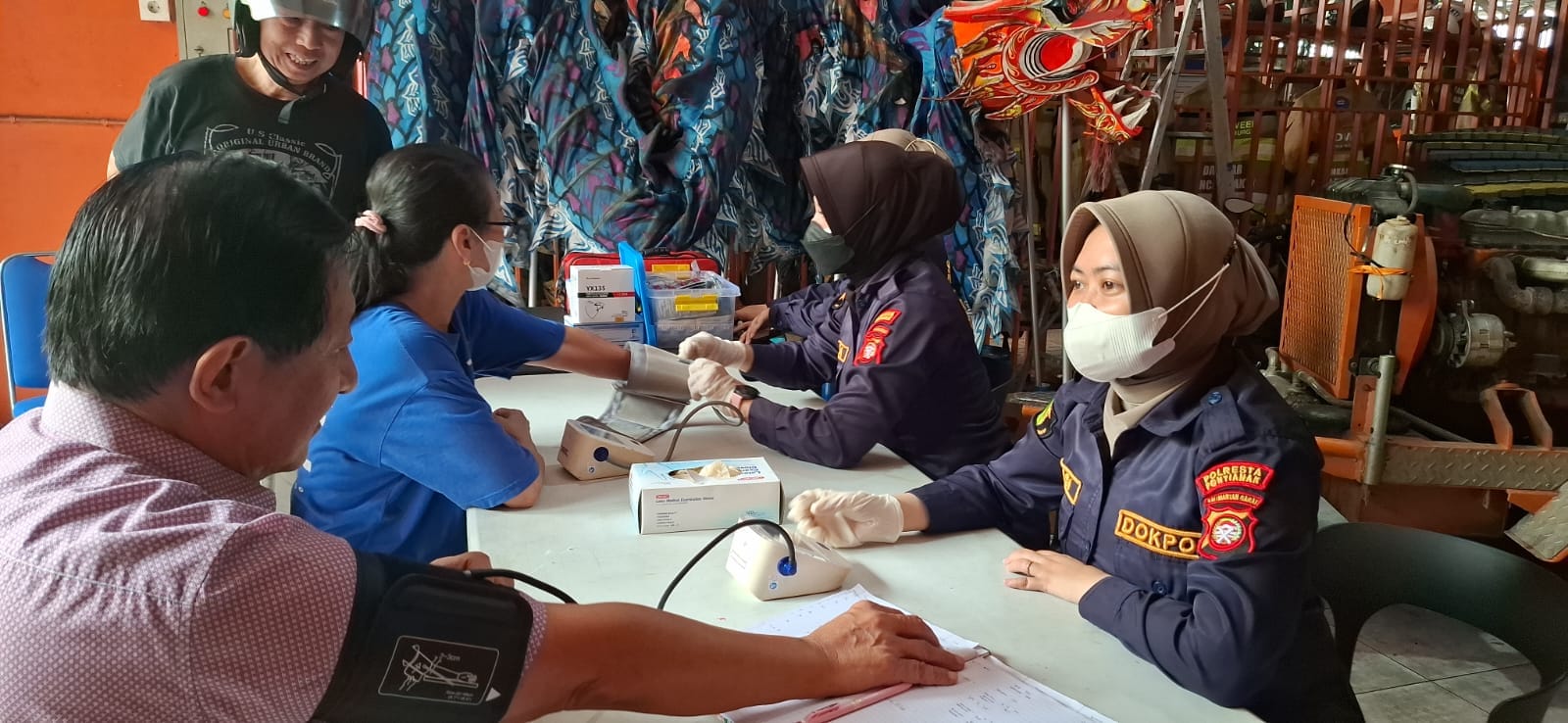 Tim Kesehatan Karhutla Polresta Pontianak Layani Warga Terdampak Kabut Asap