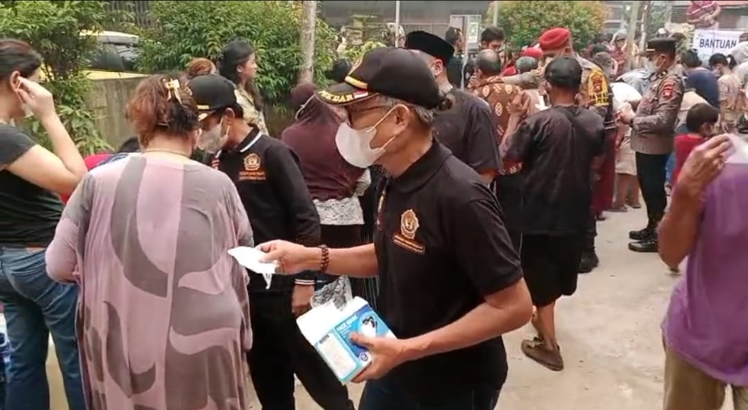 Polri Bersama Masyarakat Lawan Dampak Kemarau, Air Bersih dan Masker Dibagikan Gratis