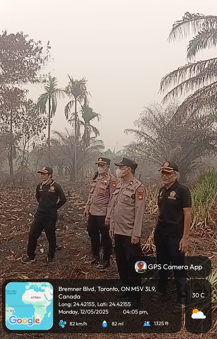 Polsek Pontianak Selatan dan Pokdar Kamtibmas Pontianak Selatan Bersinergi Cegah Karhutla di Parit Demang.