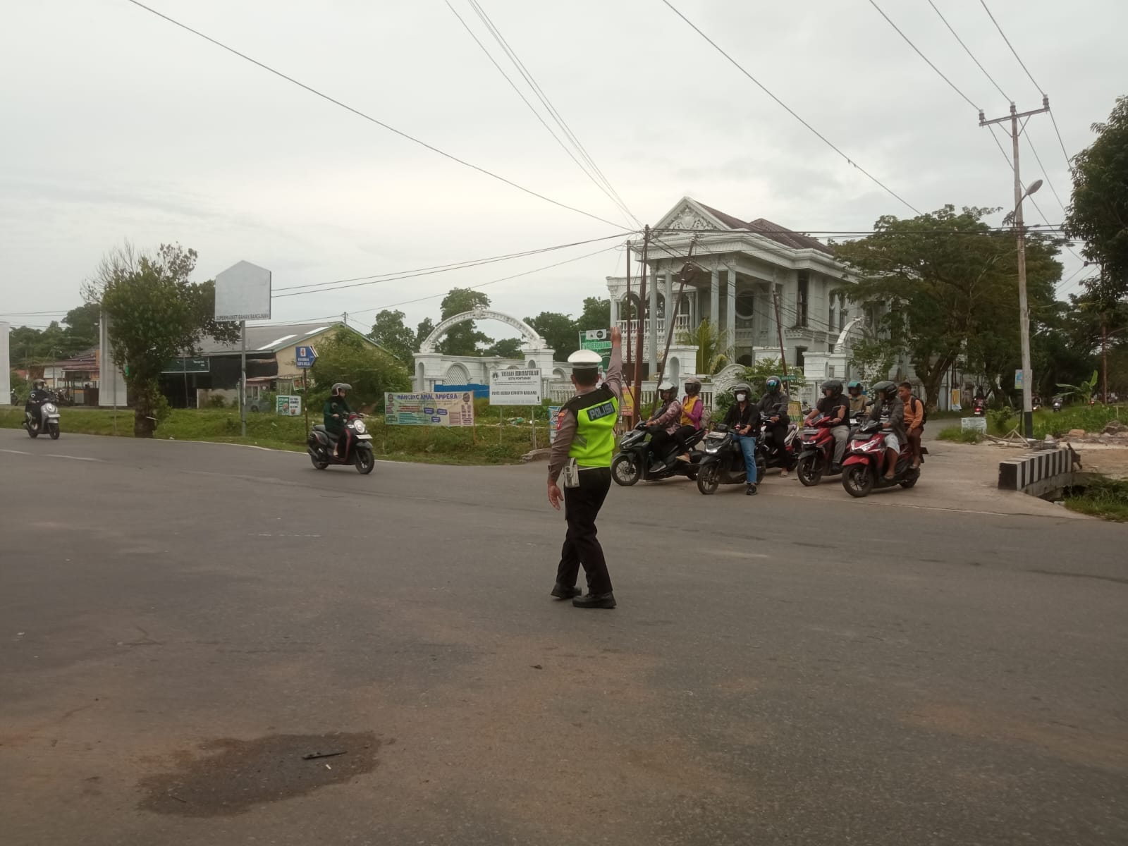 Kabut Asap Karhutla, Polsek Pontianak Kota Pastikan Arus Lalu Lintas Tetap Lancar