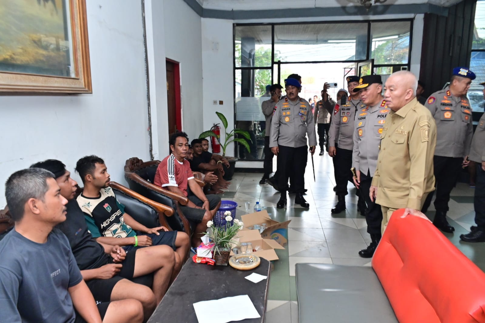 Pastikan Kondisi Korban, Kapolda Kalsel Sambangi Penyintas KM Virgo Transport 8