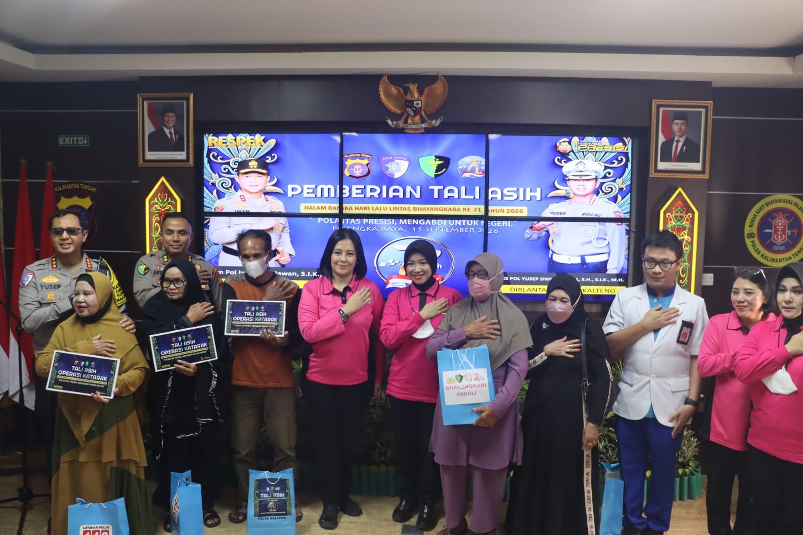 Puluhan Masyarakat antusias ikuti  Operasi Katarak Gratis yang digelar Ditlantas Polda Kalteng
