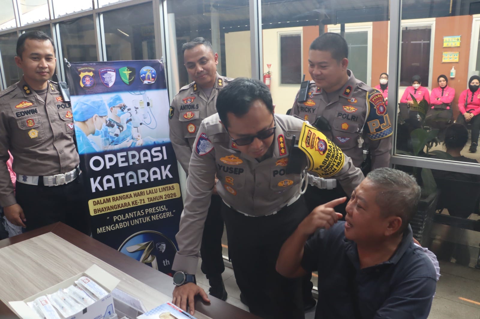 Ditlantas Polda Kalteng Gelar Operasi Katarak Gratis, Puluhan Masyarakat Sambut Antusias